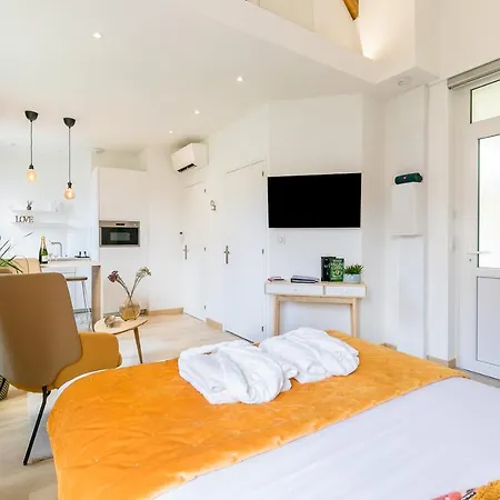 Relax Spa, Avec Jacuzzi A *