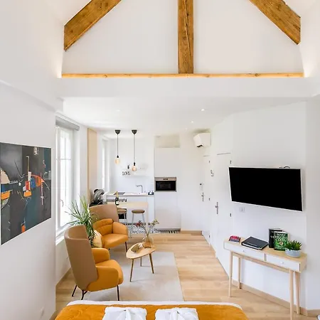 Relax Spa, Avec Jacuzzi A *