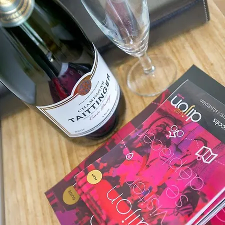 Relax Spa, Avec Jacuzzi A ディジョン