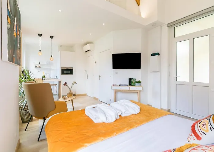 Relax Spa, Avec Jacuzzi A *